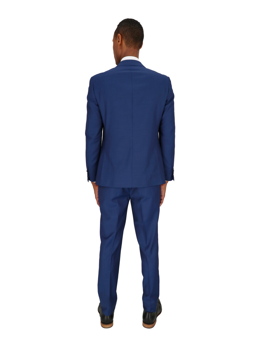 traje de dos piezas de corte entallado