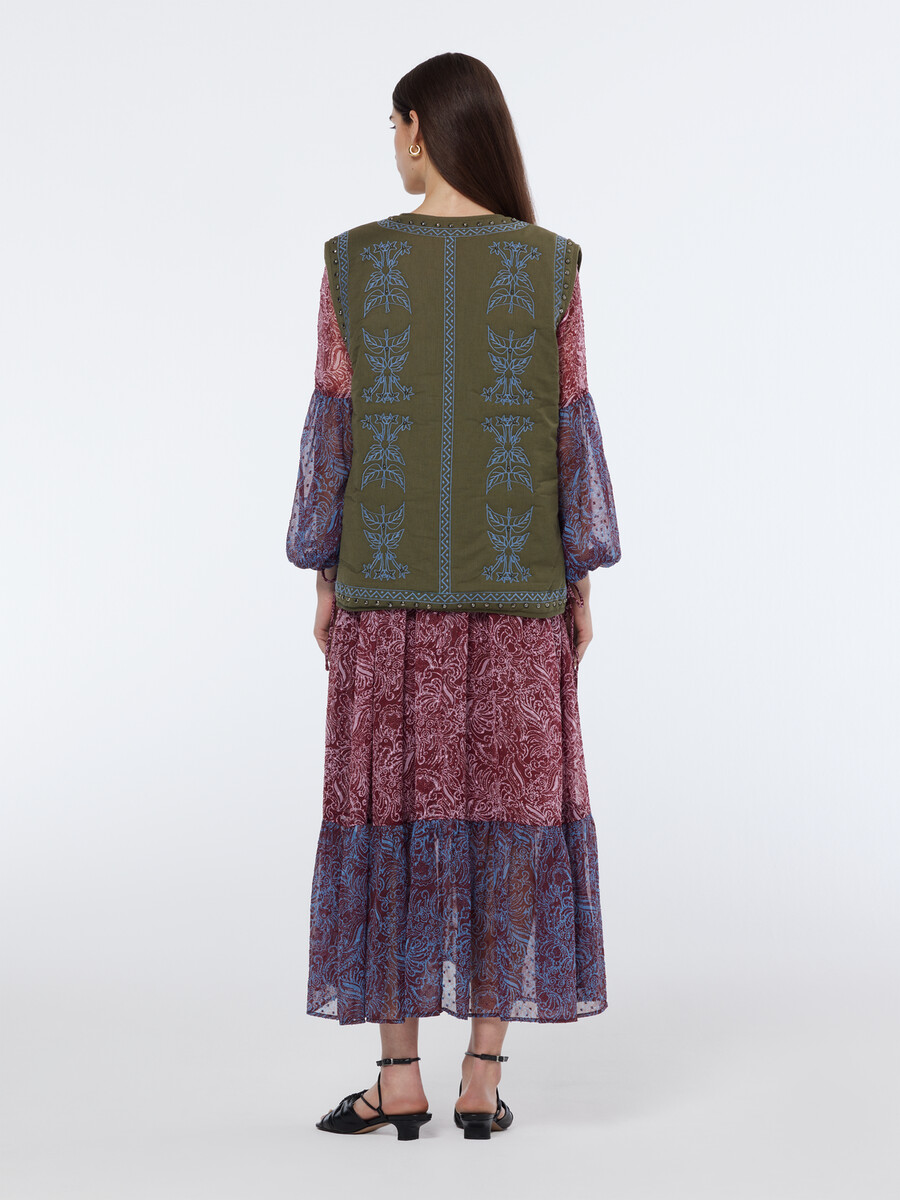 chaleco con bordado floral