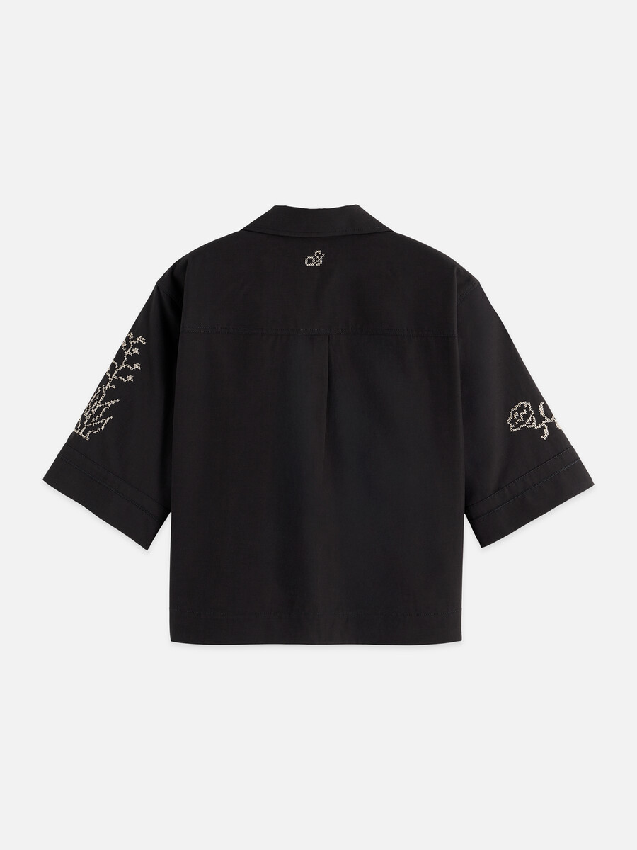 camisa de manga corta de corte cuadrado