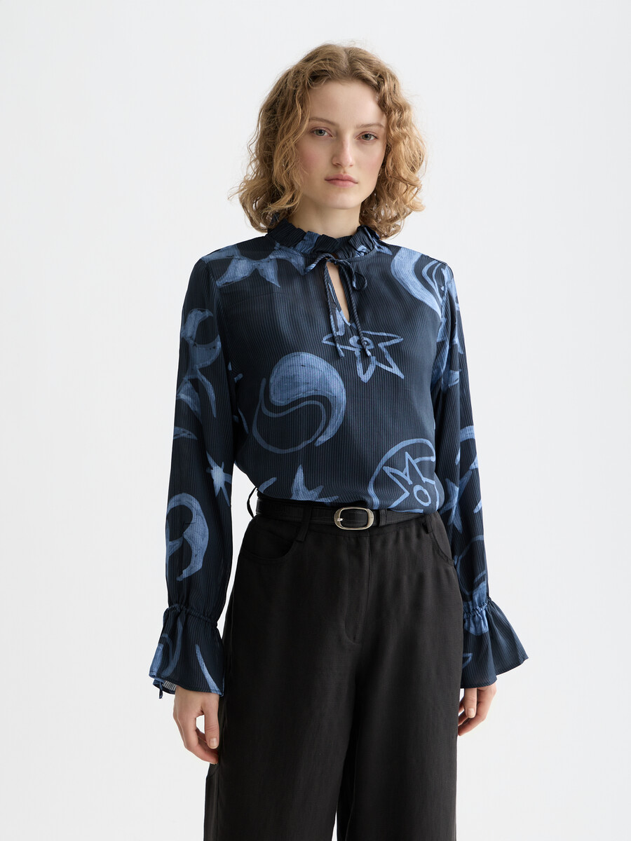 camisa estampada con puños con cordón