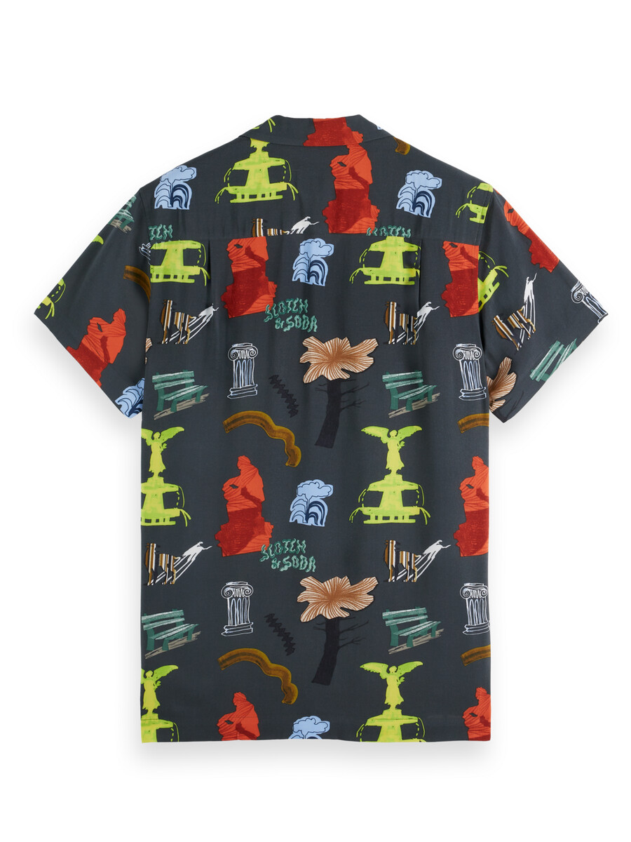 camisa de manga corta con estampado de parque y corte regular