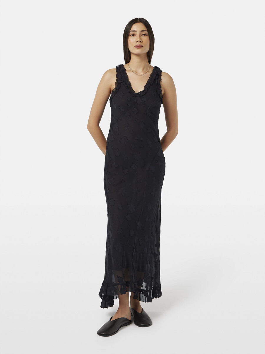 vestido largo con volantes