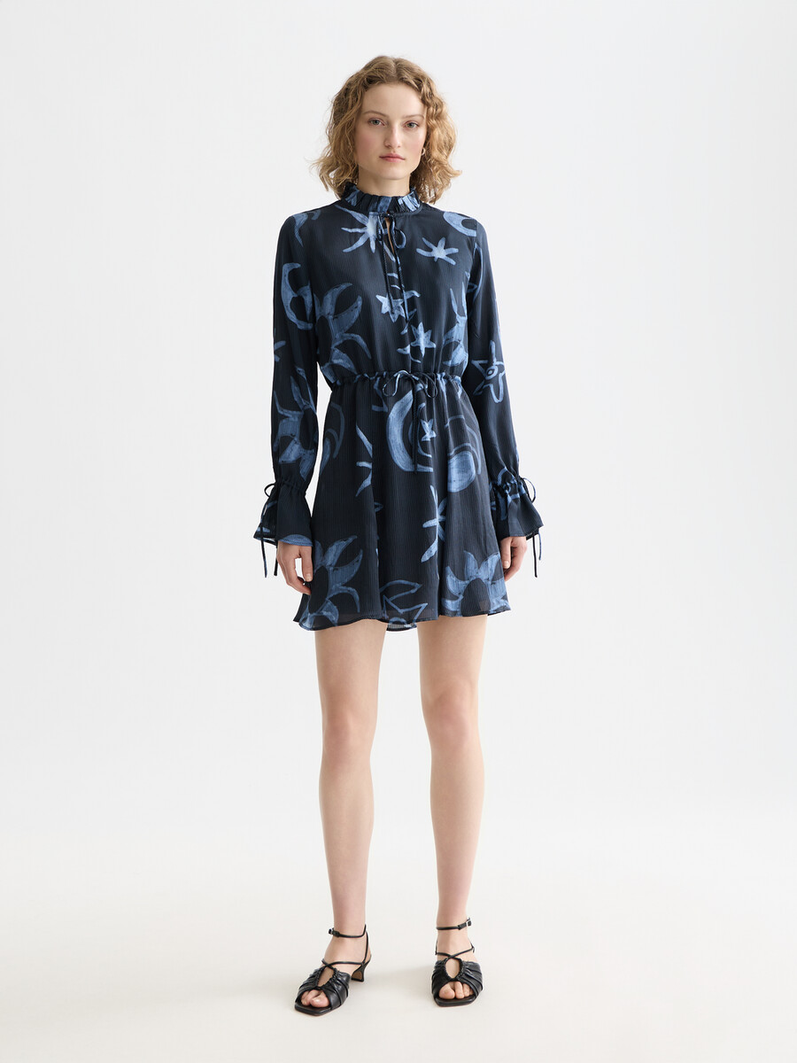 vestido mini estampado de manga larga