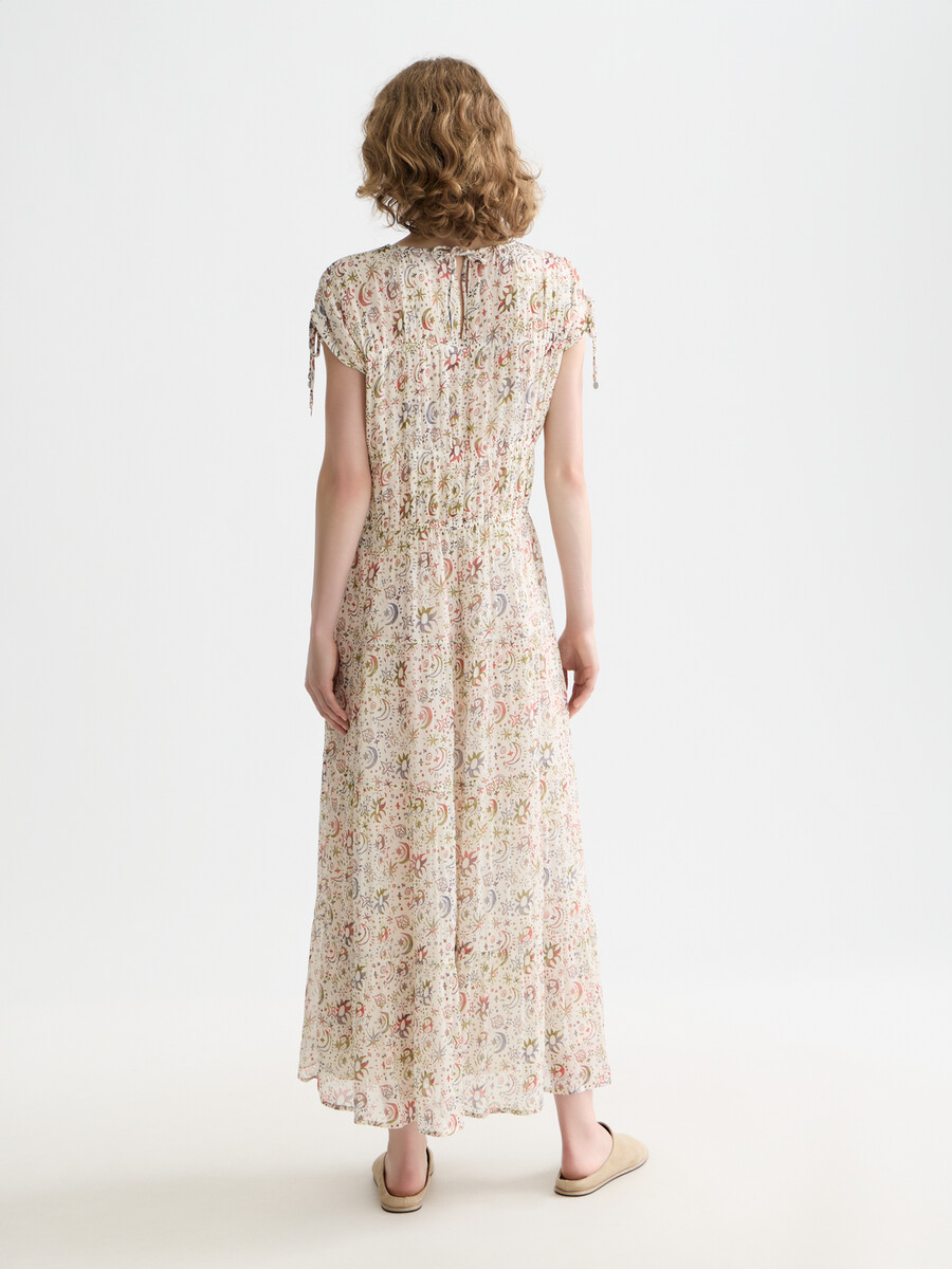 vestido midi fruncido con lazos