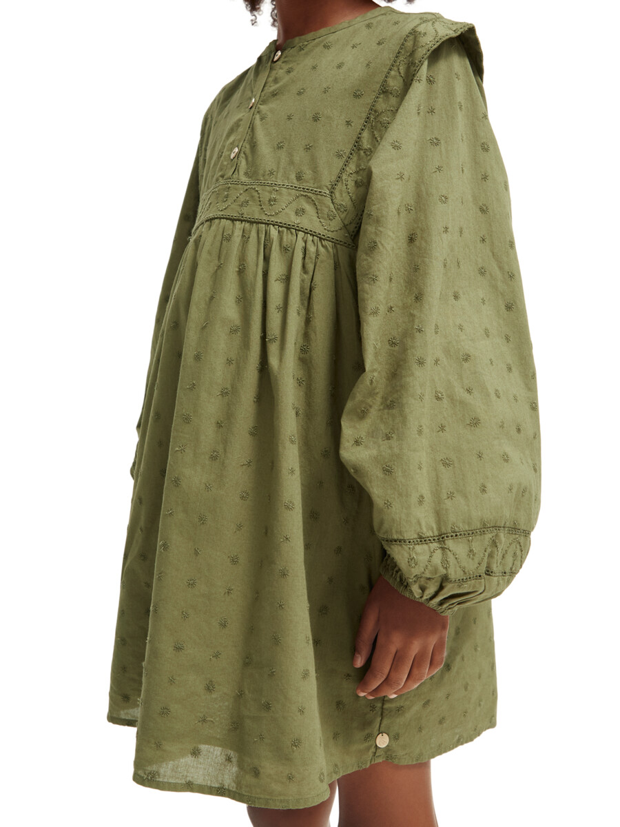 vestido de niña con paneles con bordado inglés