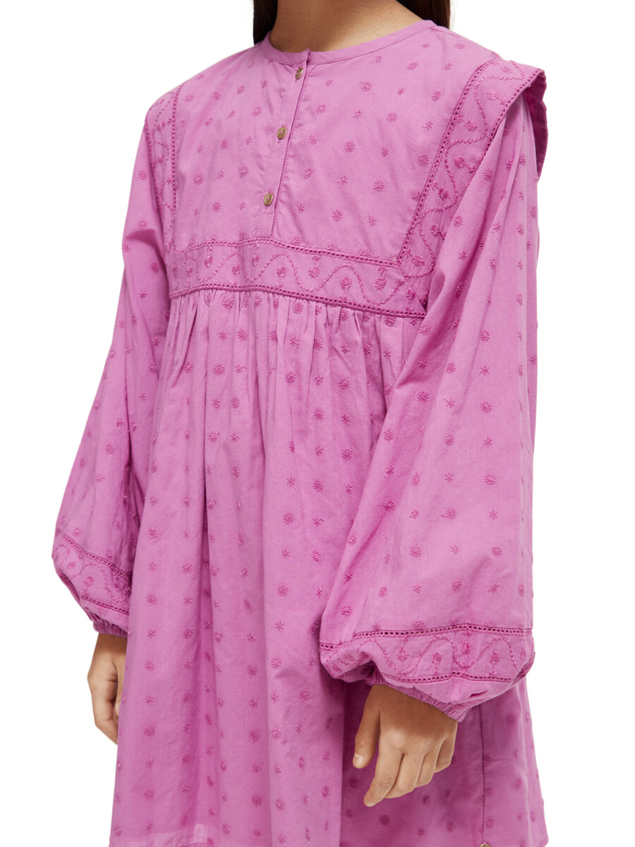 vestido de niña con paneles con bordado inglés