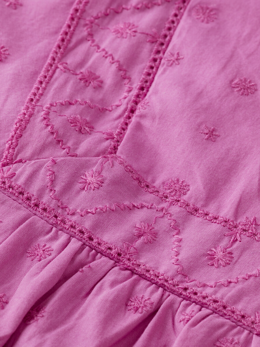 vestido de niña con paneles con bordado inglés