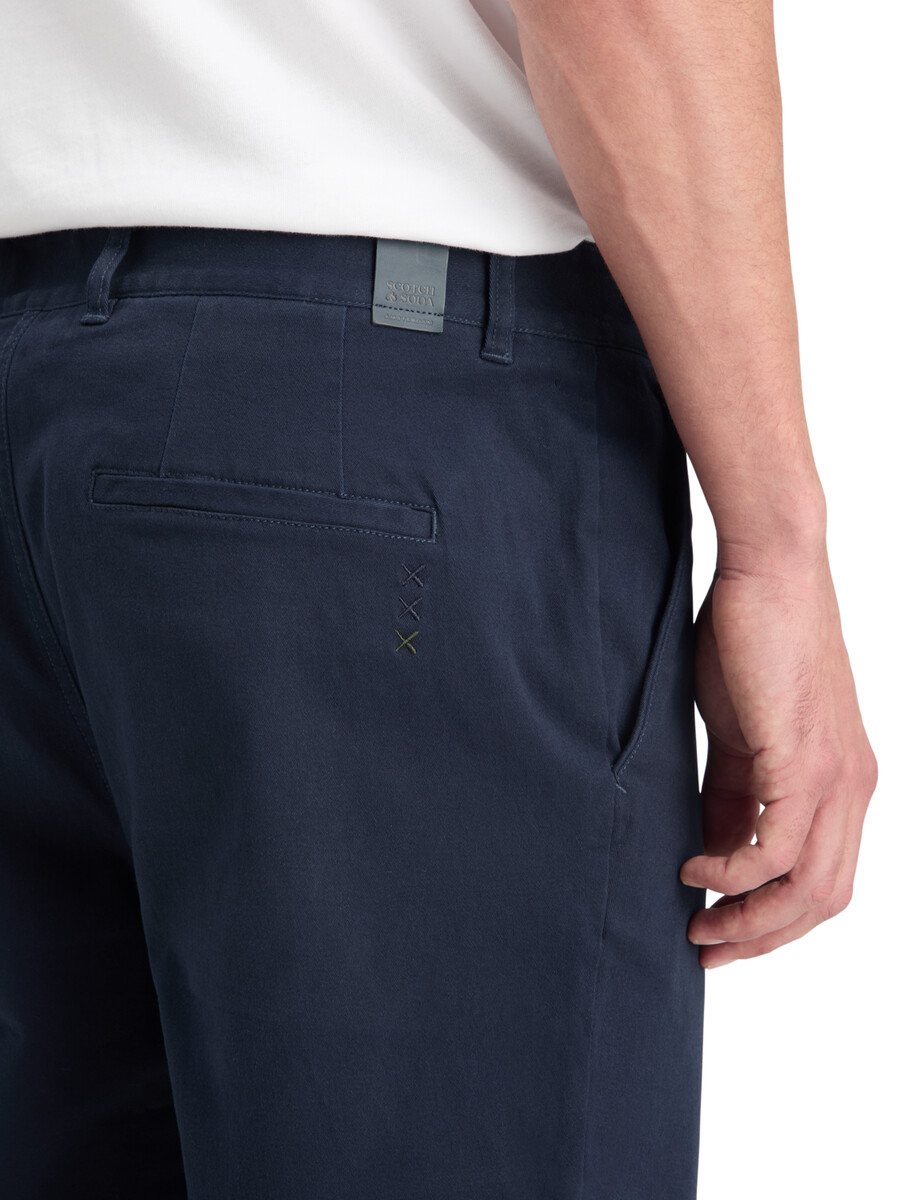 essentials — chino de sarga de mezcla de algodón drift