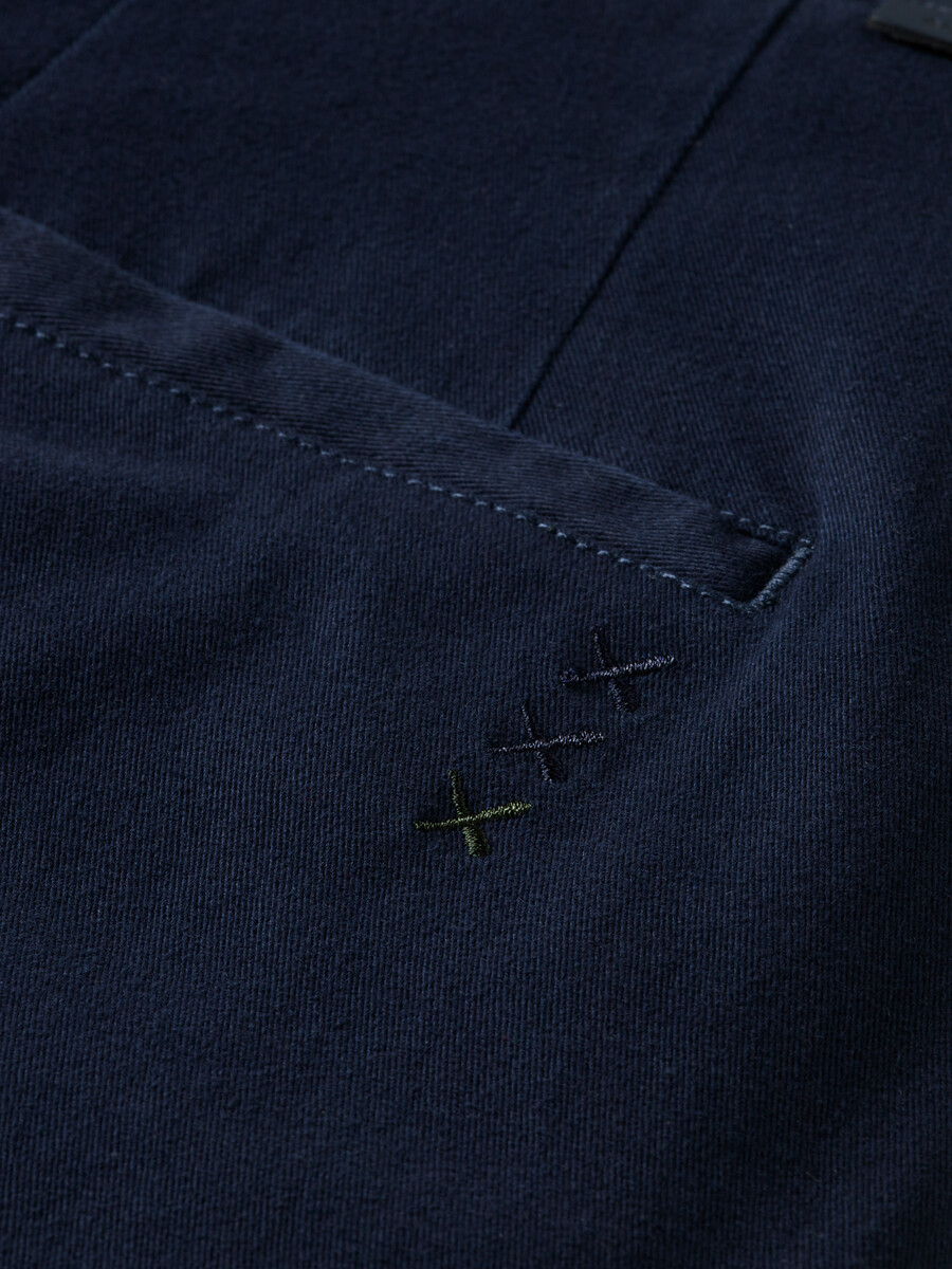 essentials — chino de sarga de mezcla de algodón drift