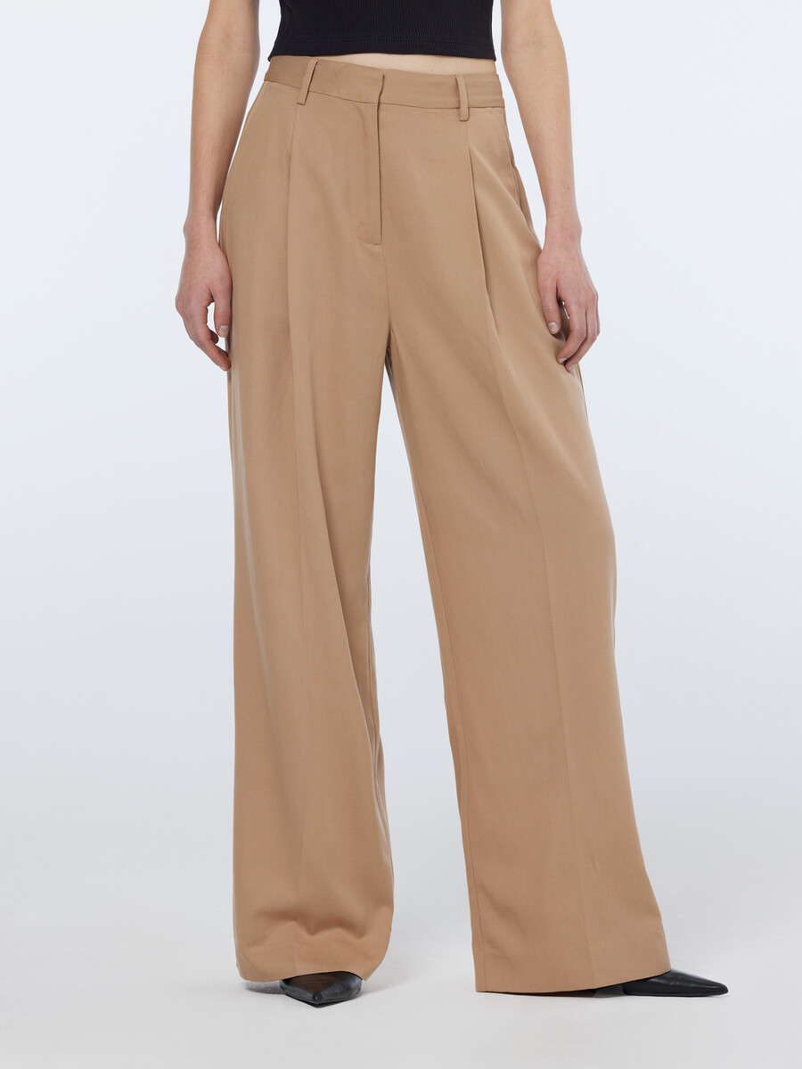 essentials — pantalón chino rosa