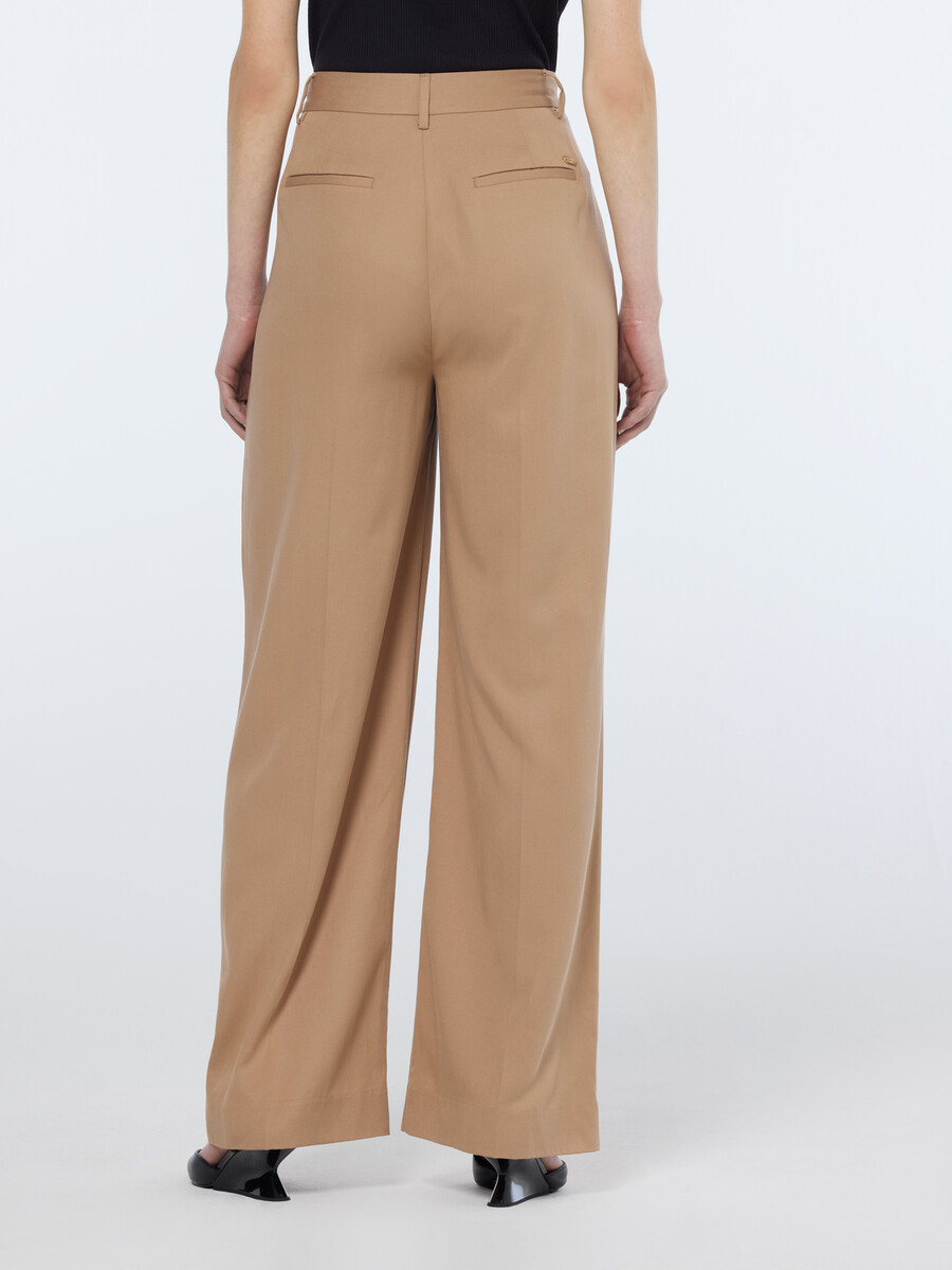 essentials — pantalón chino rosa