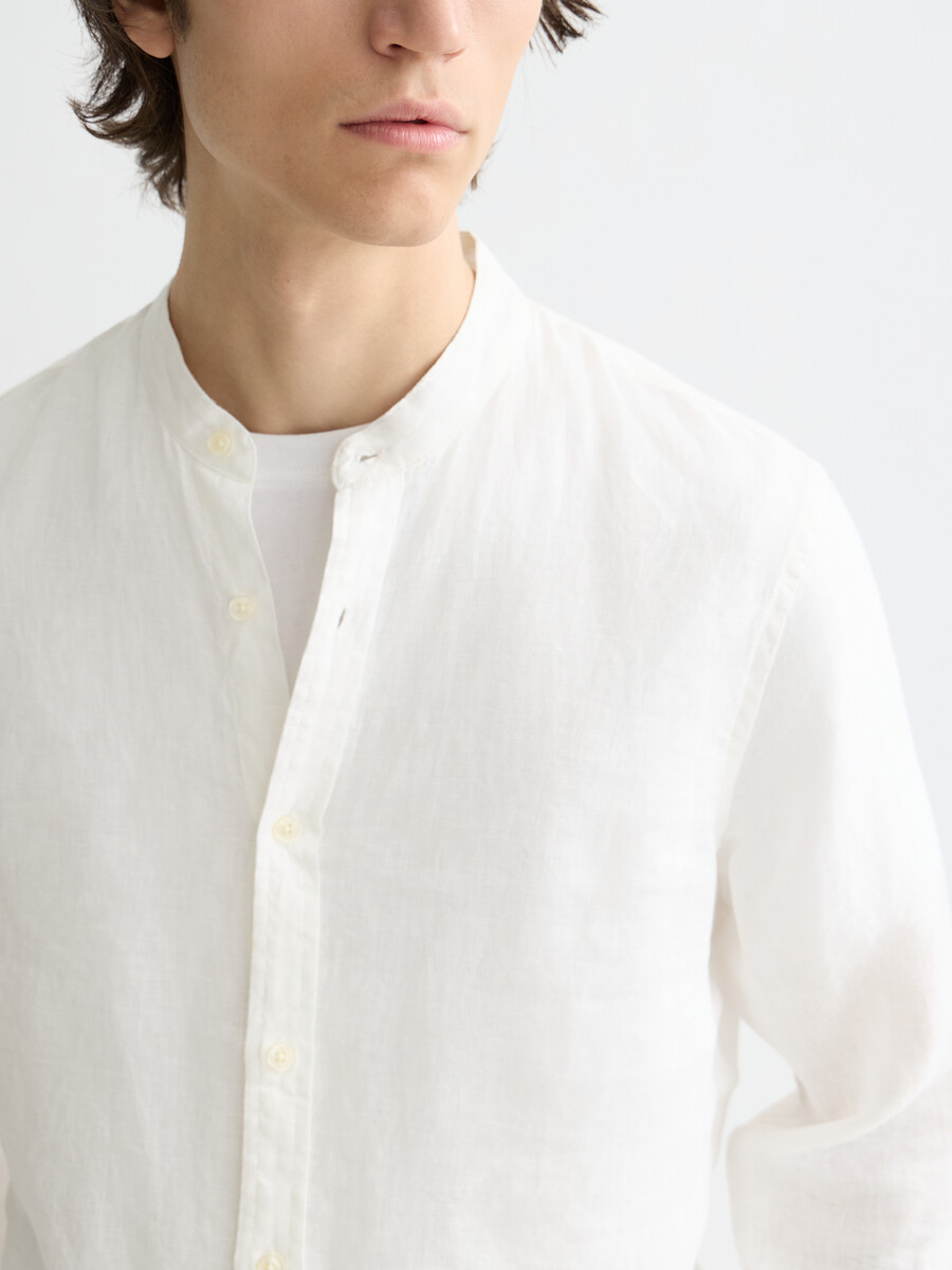 essentials — camisa de lino con cuello alto