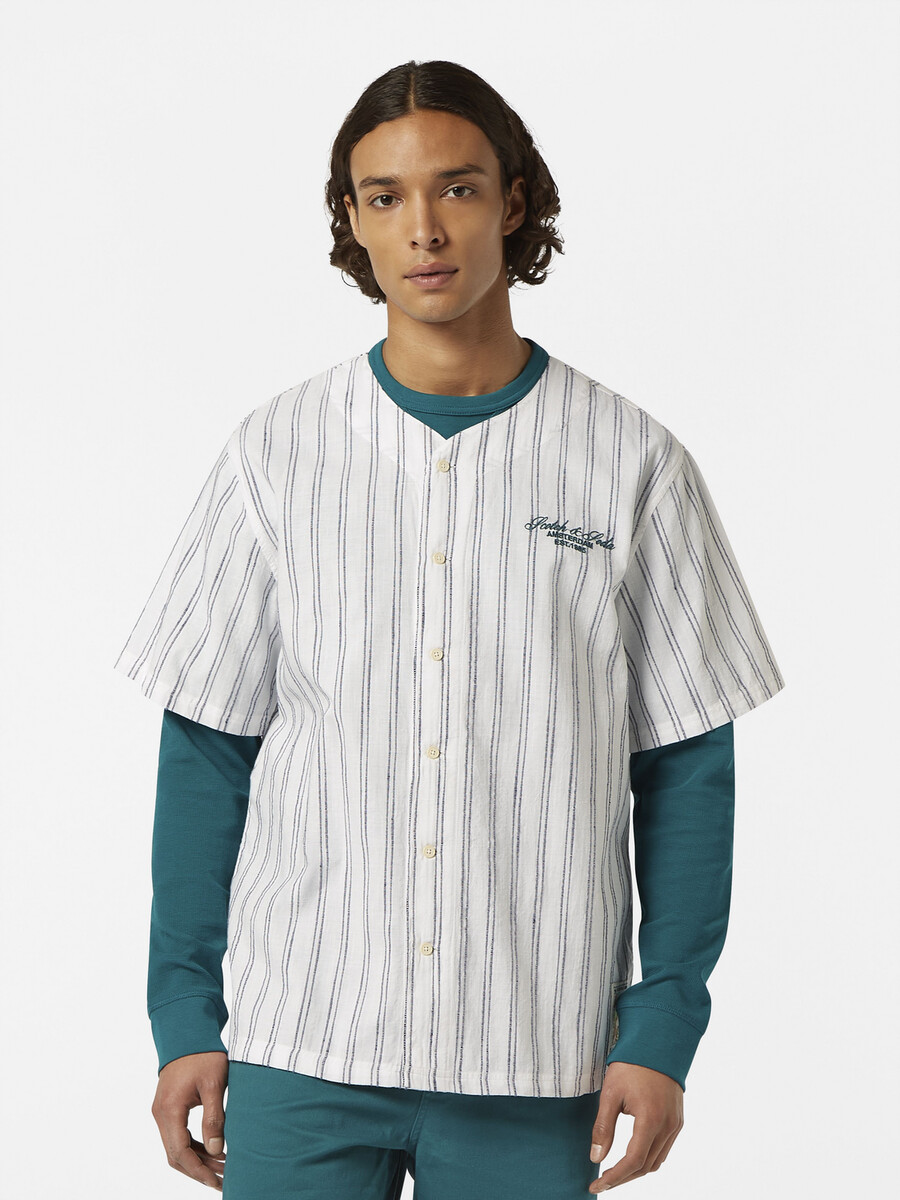 camisa de béisbol de manga corta de corte relajado