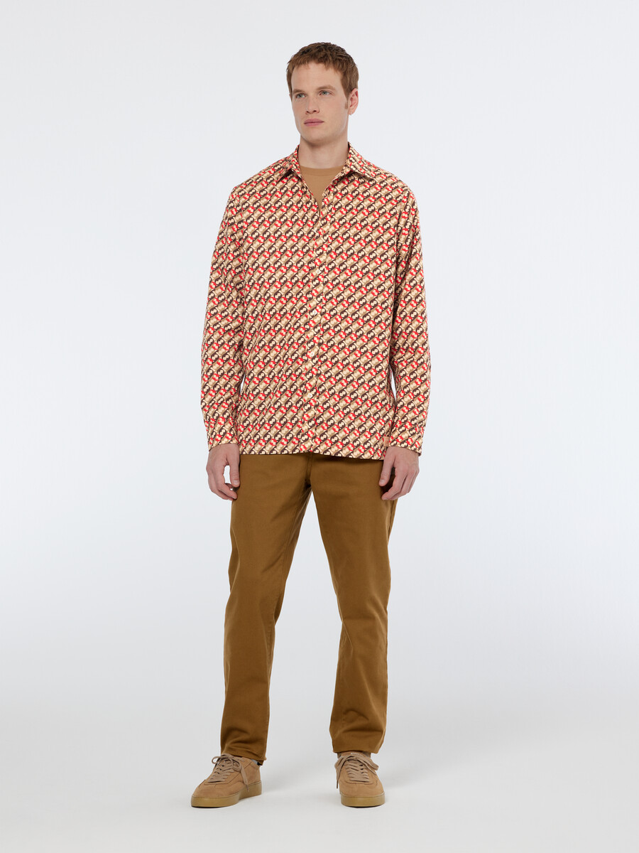 camisa de corte regular con estampado geométrico