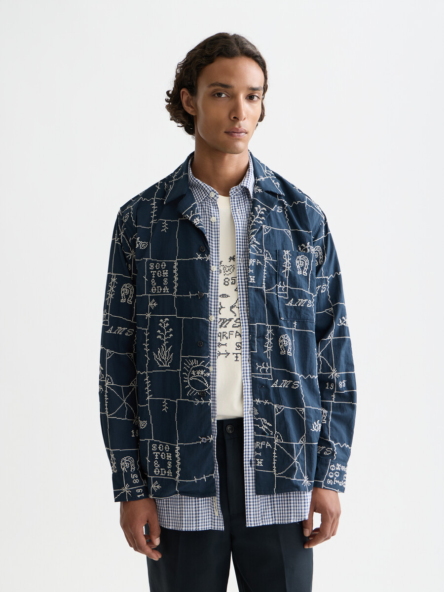 camisa bordada por todas partes