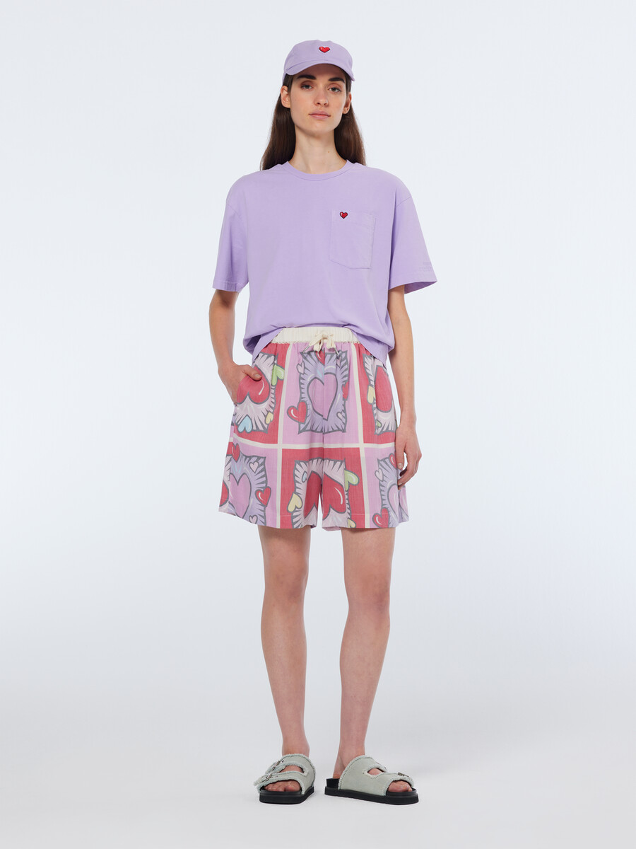 pantalón corto con estampado de corazones de scotch soda x burton morris