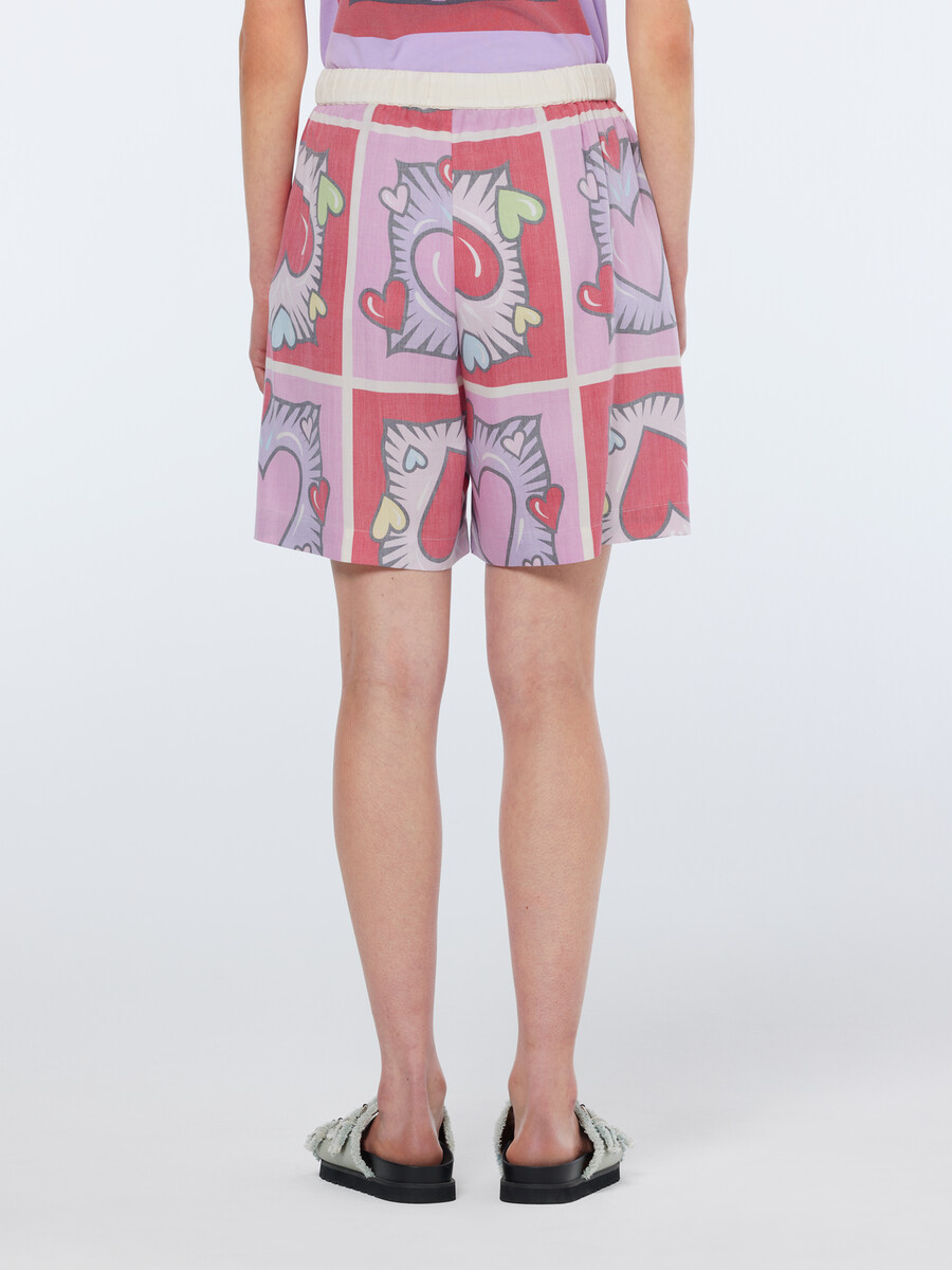 pantalón corto con estampado de corazones de scotch soda x burton morris