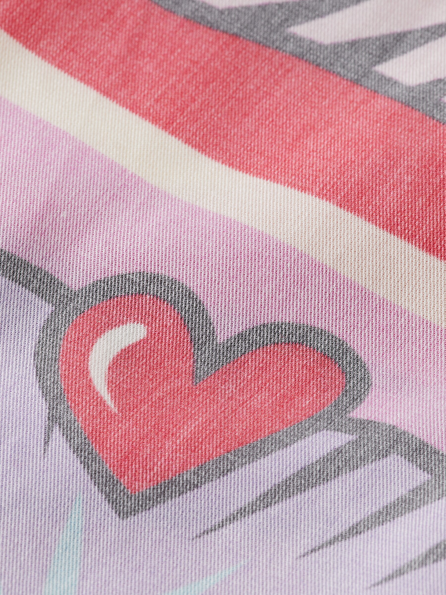 pantalón corto con estampado de corazones de scotch soda x burton morris