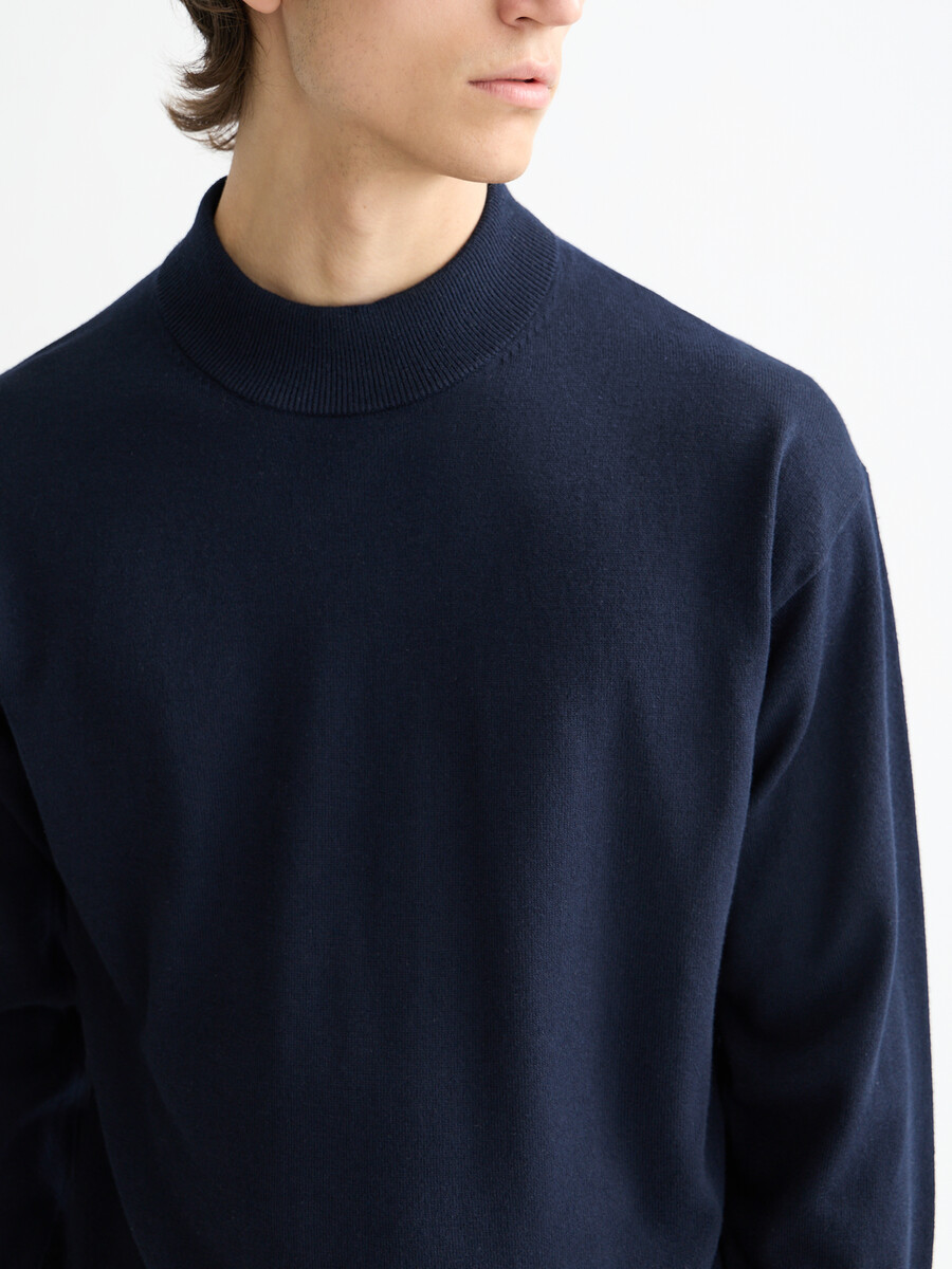 essentials — jersey de cuello alto con hombros caídos