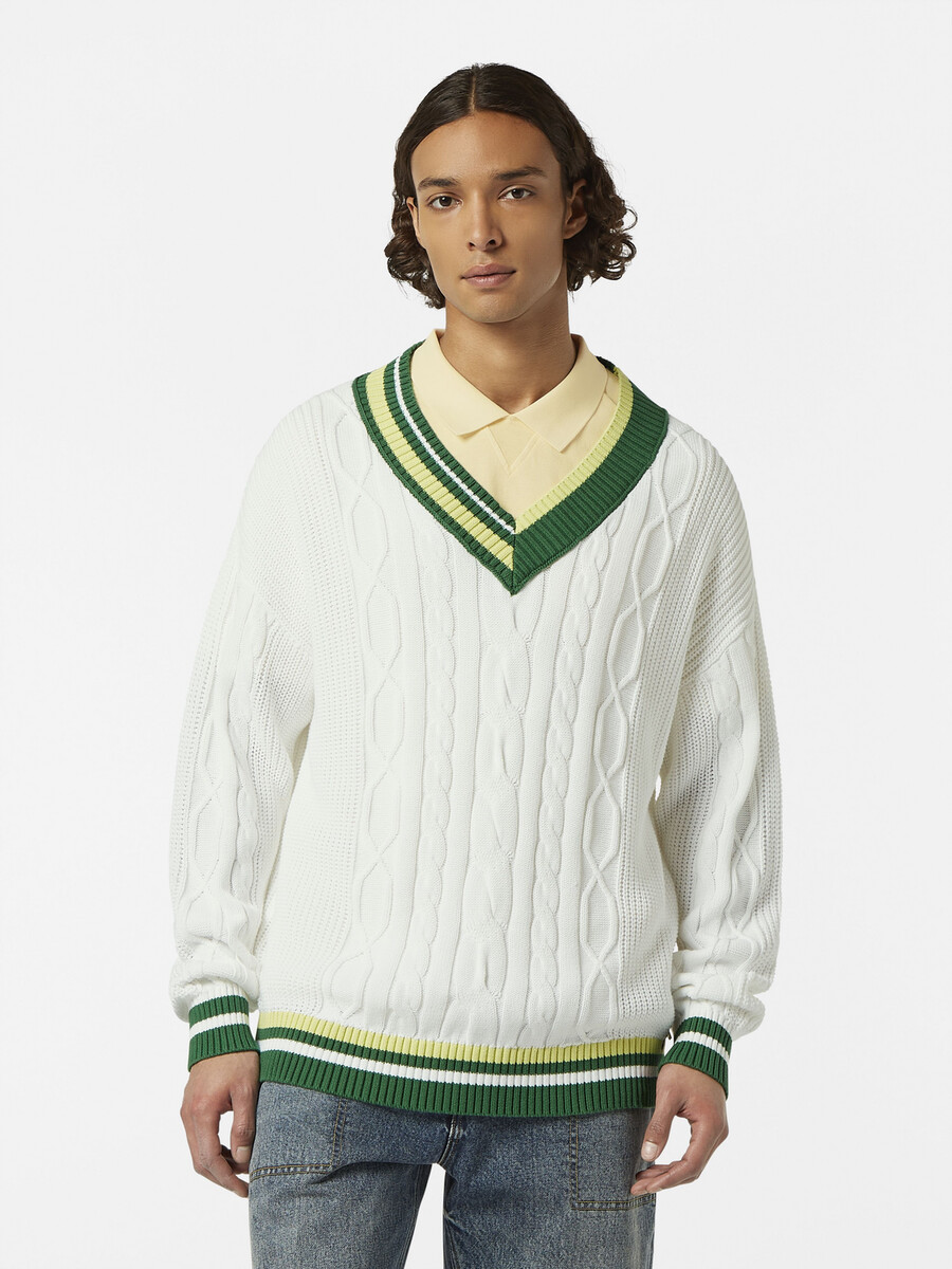 jersey de punto trenzado con hombros caídos y cuello en v
