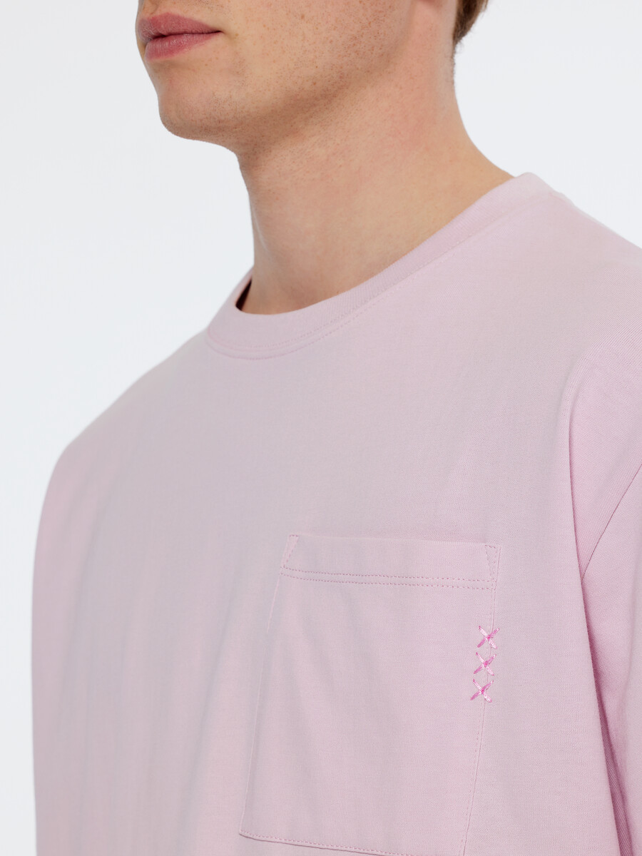 camiseta holgada con bolsillo delantero