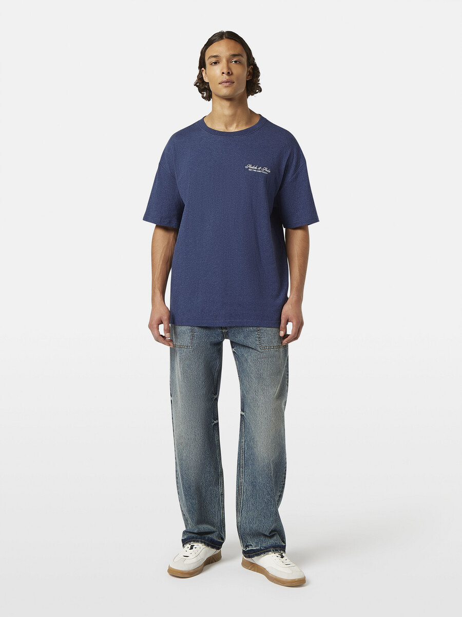 camiseta holgada con logo adherido