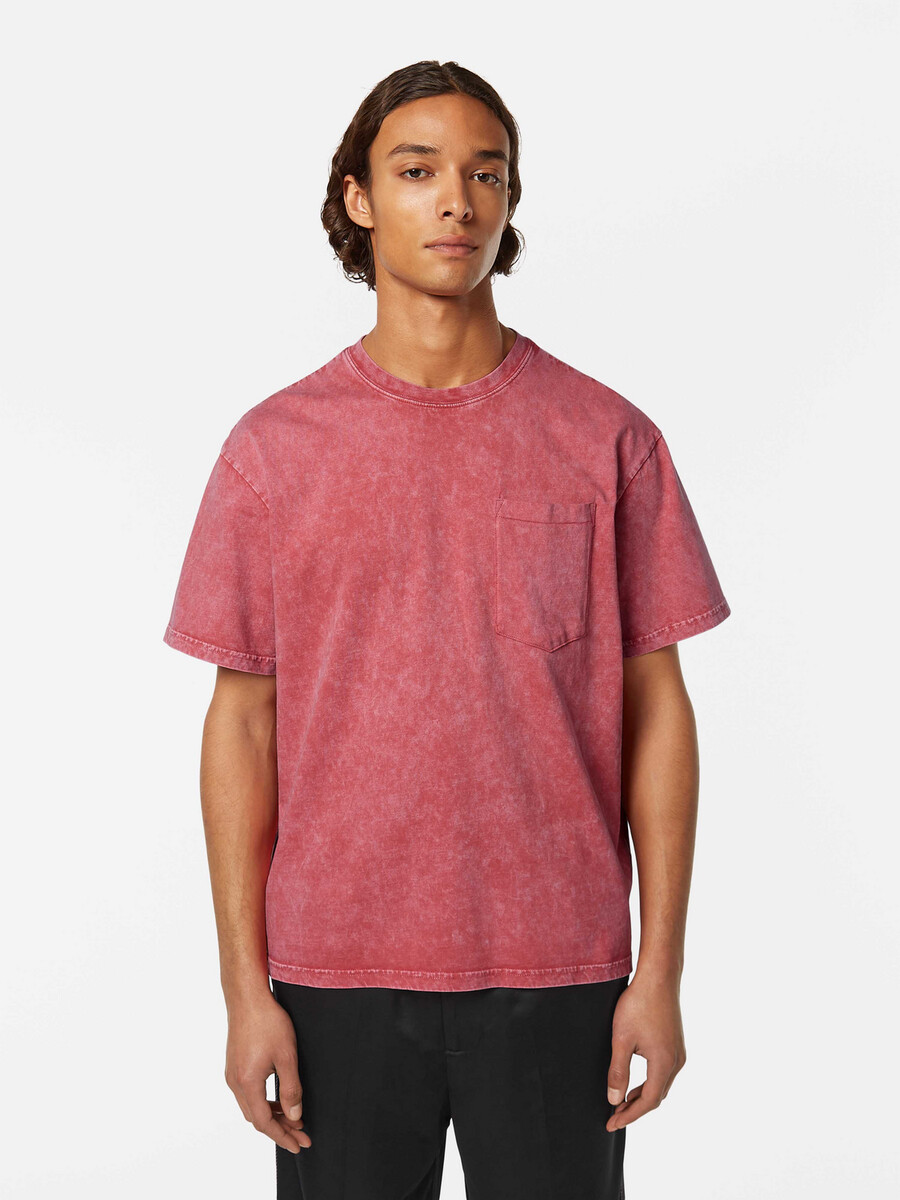 camiseta lavada de corte relajado con bolsillo delantero