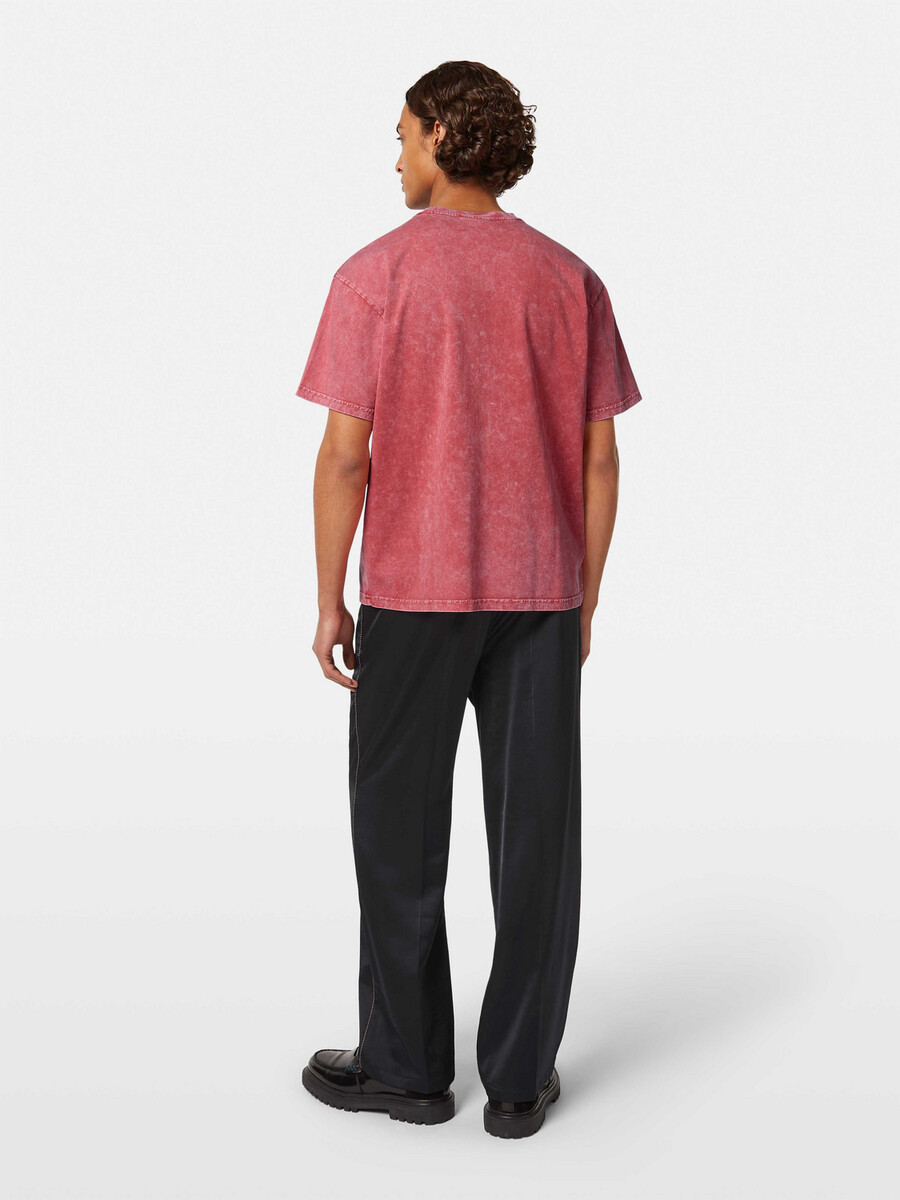 camiseta lavada de corte relajado con bolsillo delantero