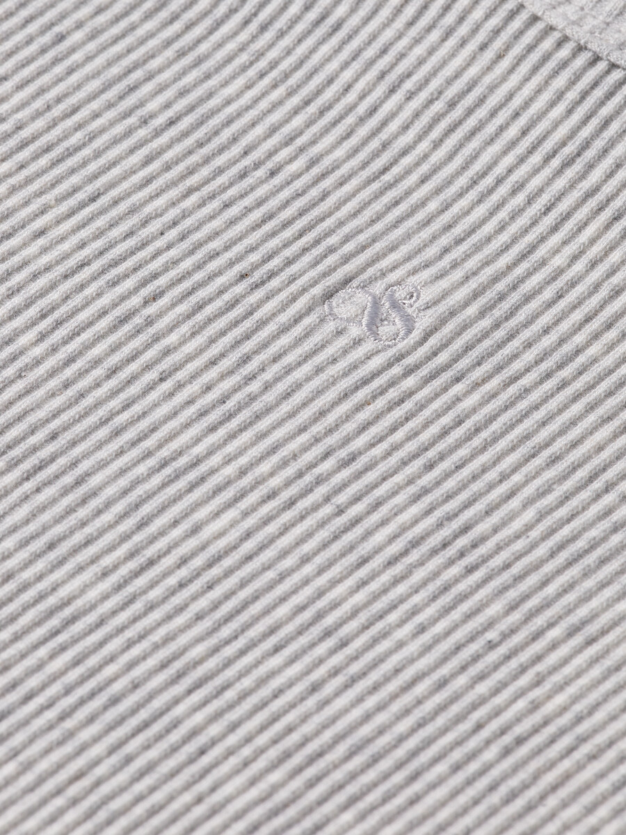 essentials — camiseta de canalé para bebé