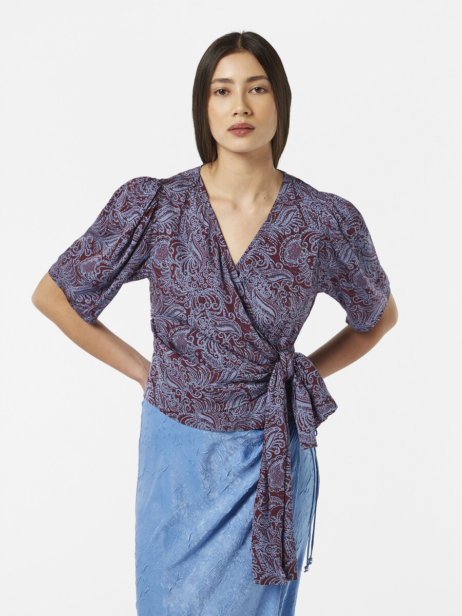 top anudado en jacquard