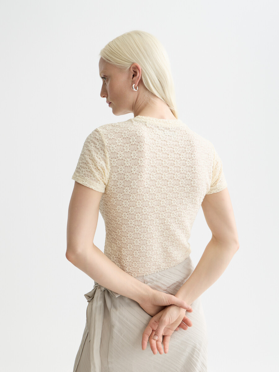 camiseta ajustada de estructura abierta